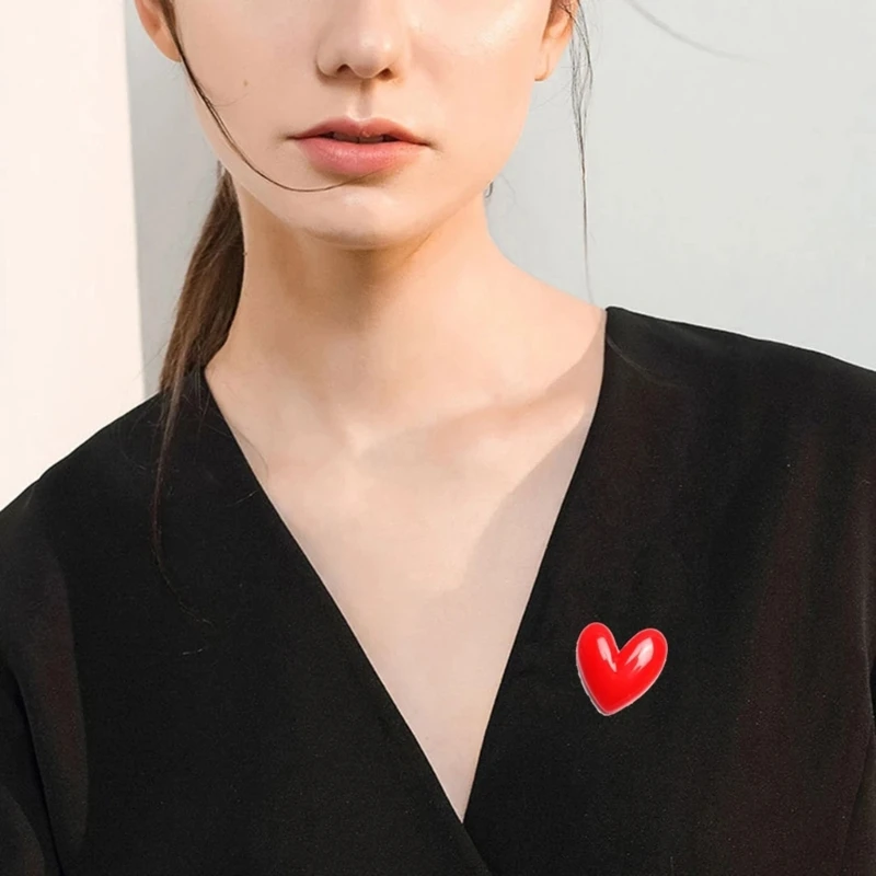 Sevimli Kalp Şekli Broş Pins Kazak Şal Pin Kırmızı Kalp Yaka İğneler Sevgililer Günü Broş Emaye Pin Hediye Kadınlar için kız