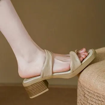 2023 yeni stiletto sandaletler ve terlikler kadın yeni tüm maç moda mizaç retro tek kelime yüksek topuklu sandalet pompaları