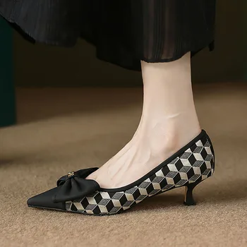 2023 Moda kadın Pompaları Sivri Burun Tekne Ayakkabı Ekose Yeni tasarım ayakkabı Kadın Yay Elbise Ayakkabı üzerinde Kayma Siyah Beyaz