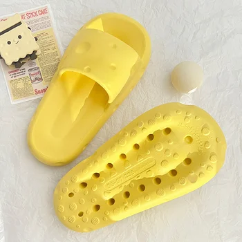 QYCKABY 2023 Moda Kadın Terlik Sevimli Peynir Tasarım Yumuşak Taban Kalın Alt Çiftler Banyo EVA Ev Ayakkabıları Açık Flip Flop