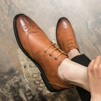 Kore Eğilim Erkekler Oxfords deri ayakkabı Oyma Küçük deri ayakkabı El Yapımı Breathble Resmi Elbise Erkekler Flats Dantel-Up Bullock