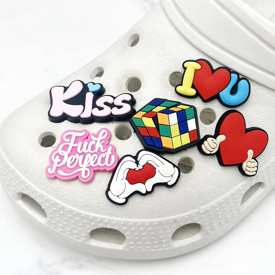 Tek Satış Aşk Küp PVC ayakkabı tokası Sandalet Aksesuarları Komik DIY Ayakkabı Dekorasyon Jıbz Crocs Takılar Çocuklar X-mas Parti Hediye