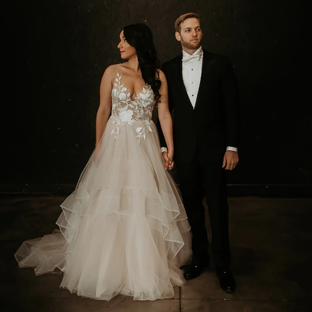 Strappy V Yaka Sheer Tül Aplikler Endüstriyel düğün elbisesi Artı Boyutu Aç Geri Dantel Gossamer Asimetrik Gelin balo elbisesi