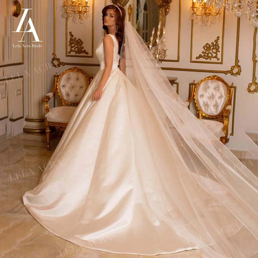 LelaAcra Kolsuz düğün elbisesi 2022 Saten V Yaka A-Line Mahkemesi Tren Prenses Gelin Törenlerinde SF08 Artı Boyutu Vestido de Noiva