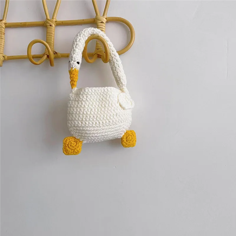 Çocuk Kız askılı çanta 2023 Yaratıcı El Yapımı Tığ İplik Mini Çanta Sevimli Peluş Karikatür Kaz Şekli Çanta Saklama Torbaları