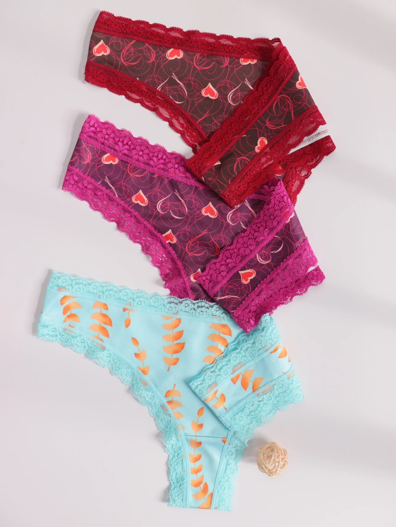 Kadın 3-Pack Thongs Sevimli Kontrast Dantel Kalp Baskı Çok Renkli Çeşitler İç Çamaşırı