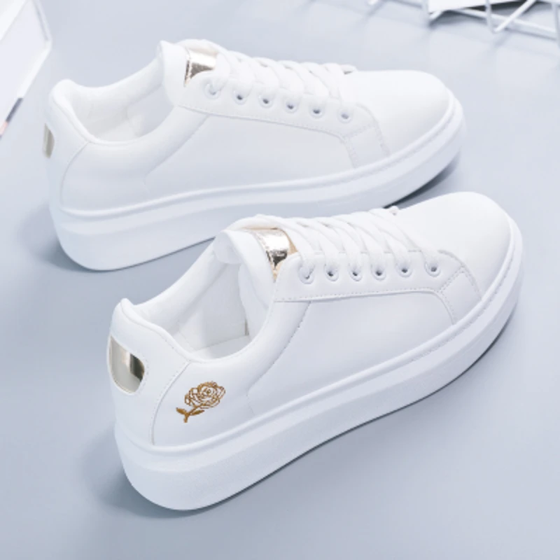 Küçük beyaz ayakkabı 2023 yeni kadın ayakkabısı moda beyaz nefes dantel-up sneakers spor salonu ayakkabısı öğrenciler rahat beyaz ayakkabı